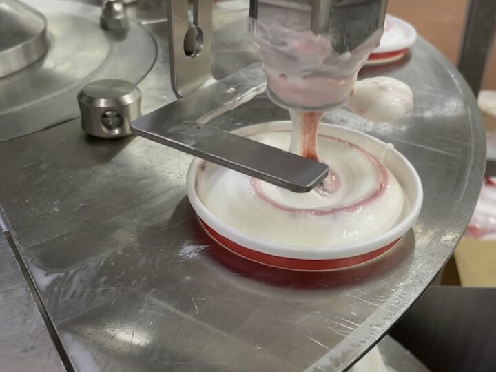 Ice cream filling machine